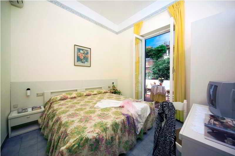 Villa Diana - Beach & Rooms 이스키아 외부 사진
