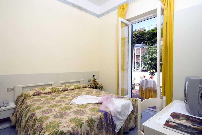 Villa Diana - Beach & Rooms 이스키아 외부 사진