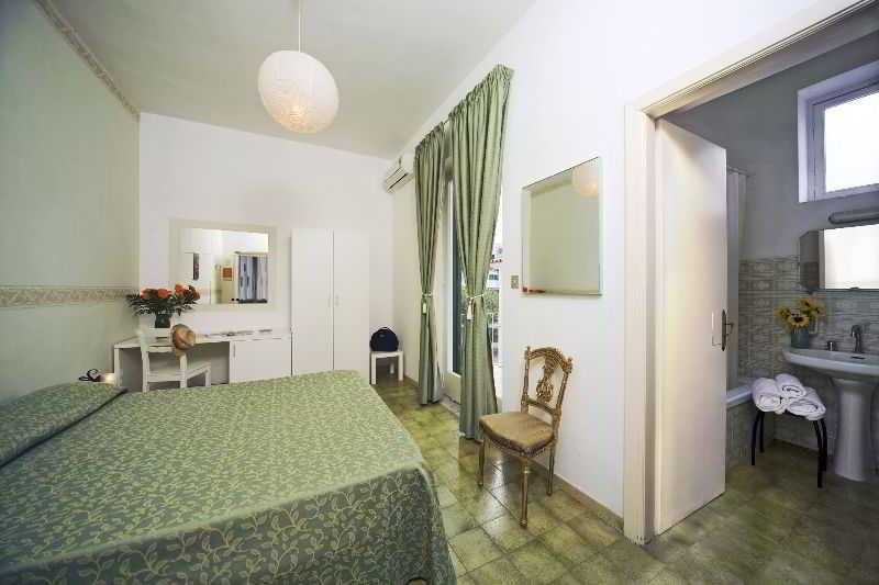 Villa Diana - Beach & Rooms 이스키아 외부 사진
