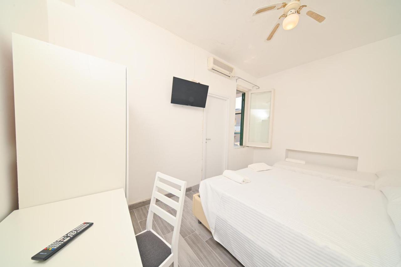 Villa Diana - Beach & Rooms 이스키아 외부 사진
