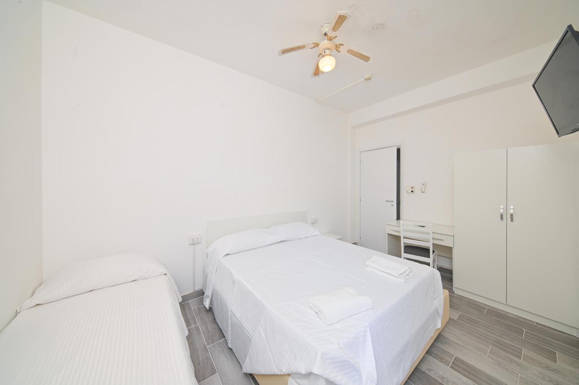 Villa Diana - Beach & Rooms 이스키아 외부 사진