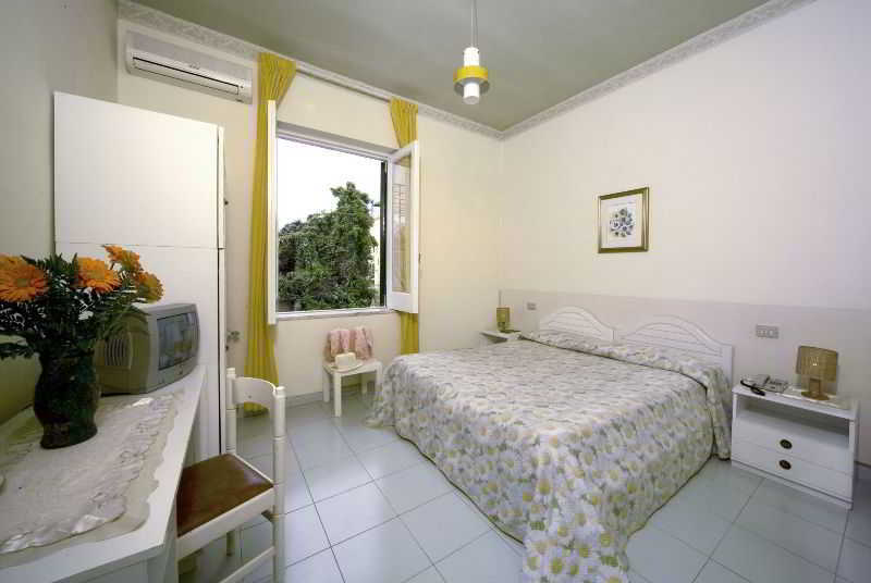 Villa Diana - Beach & Rooms 이스키아 외부 사진